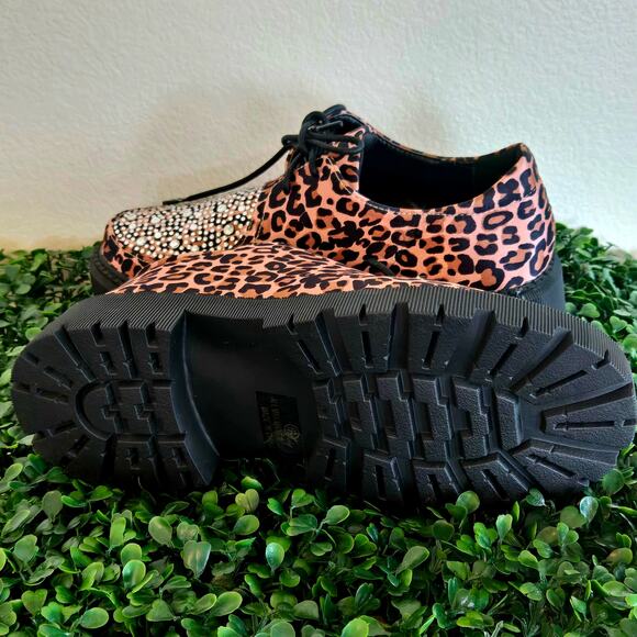 Size 6.5 – Lady Go Diva Leopard Satin Oxfords w/ Rhinestone Toes (NWT) - Picture 2 of 4